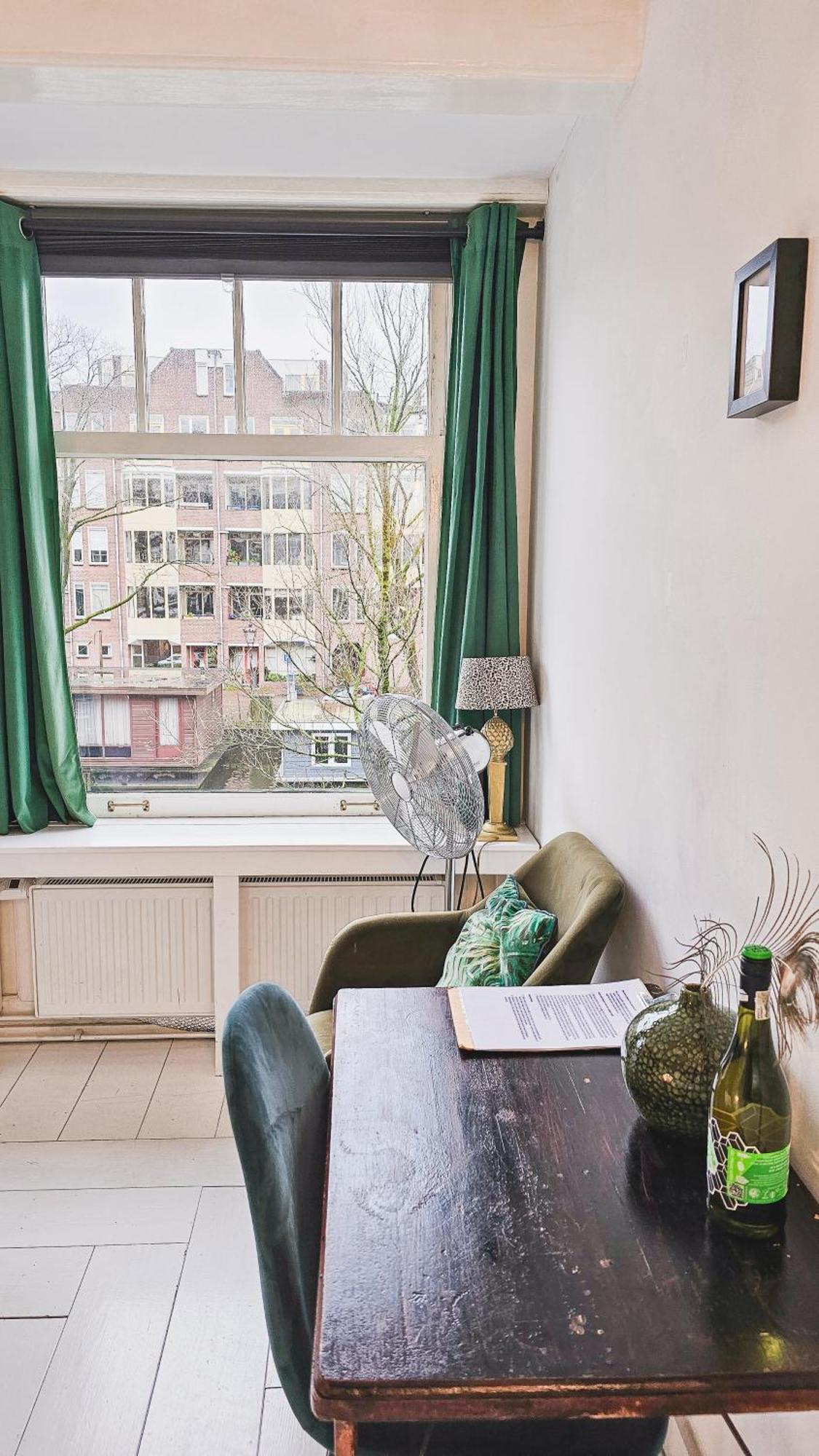Large En-Suite Room In Historic Canalhouse From 1729 Amsterdam Exterior photo