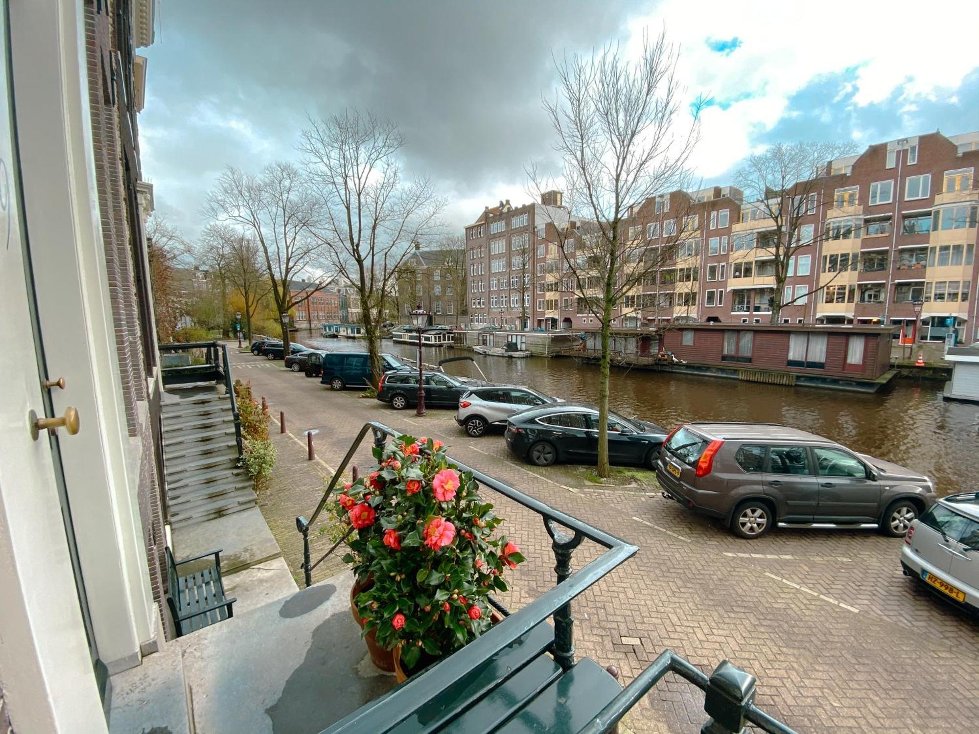 Large En-Suite Room In Historic Canalhouse From 1729 Amsterdam Exterior photo