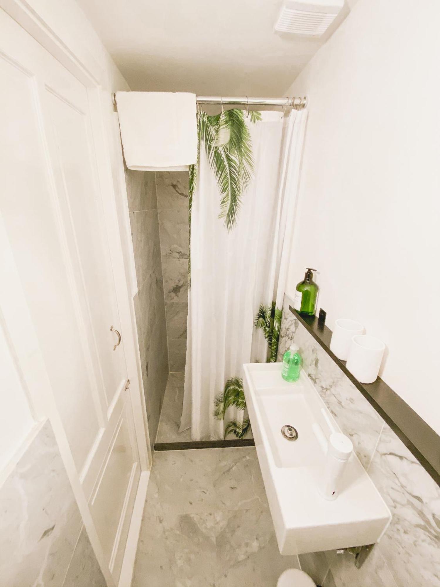 Large En-Suite Room In Historic Canalhouse From 1729 Amsterdam Exterior photo