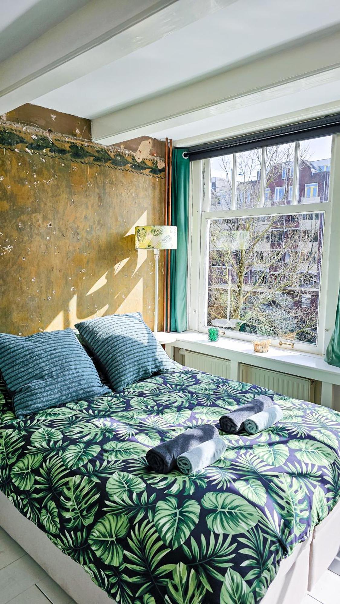 Large En-Suite Room In Historic Canalhouse From 1729 Amsterdam Exterior photo