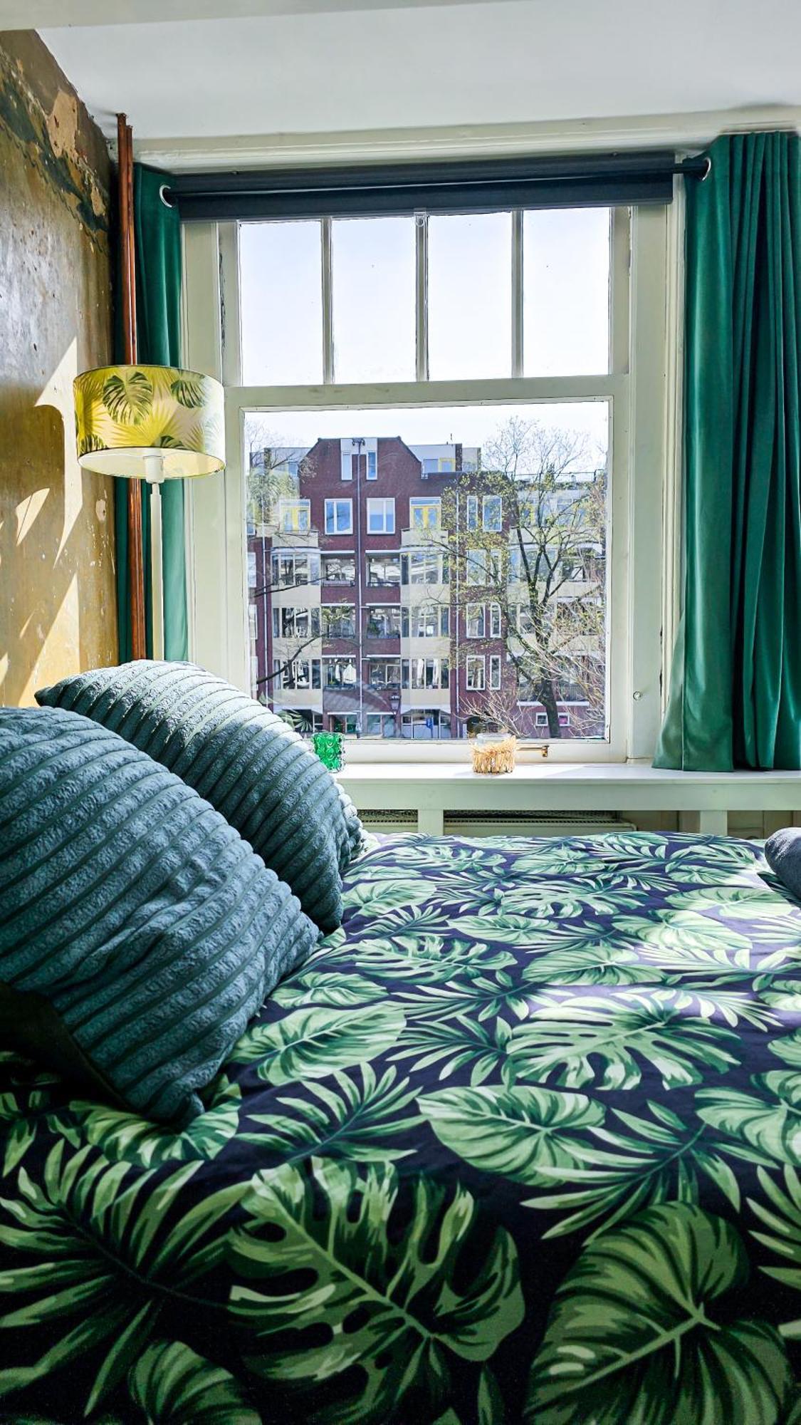 Large En-Suite Room In Historic Canalhouse From 1729 Amsterdam Exterior photo