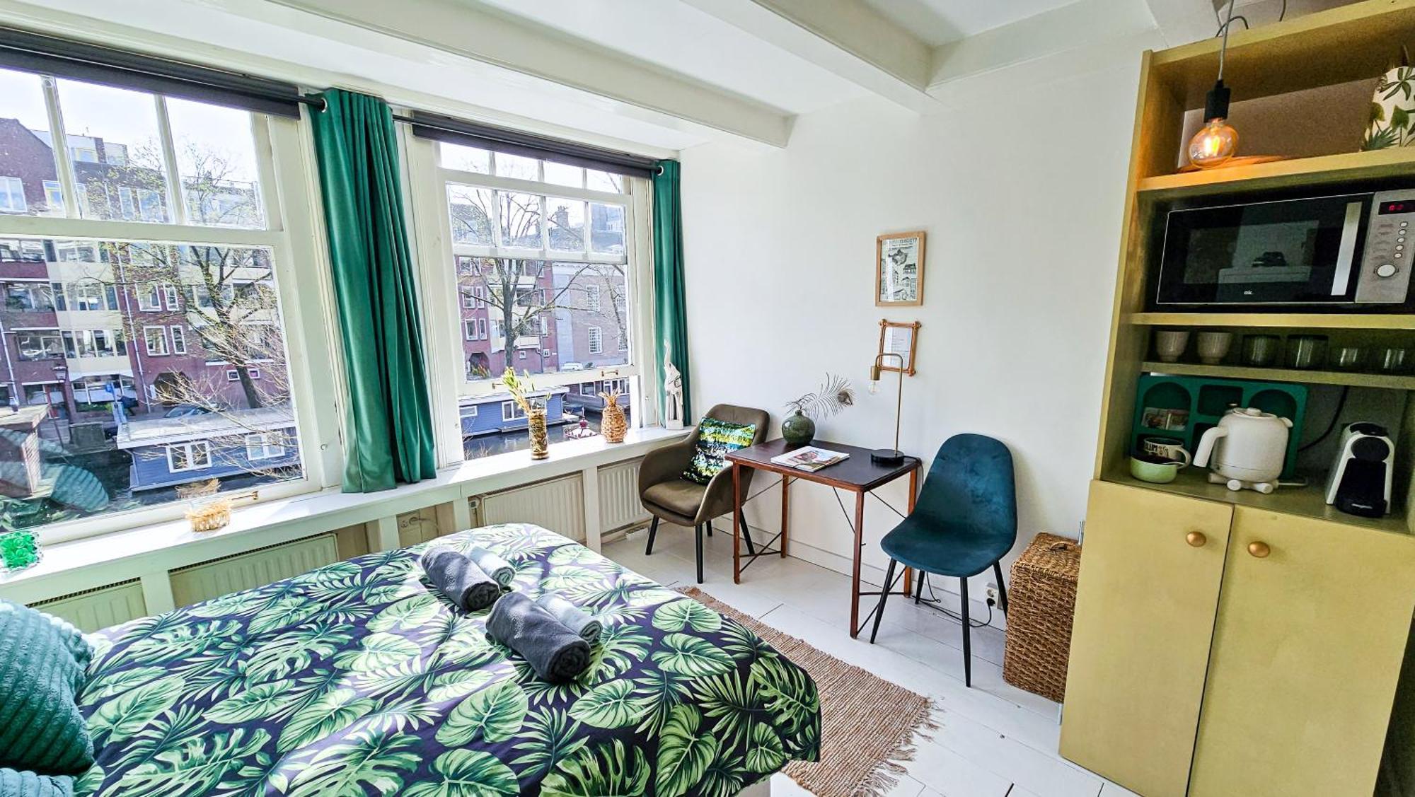 Large En-Suite Room In Historic Canalhouse From 1729 Amsterdam Exterior photo