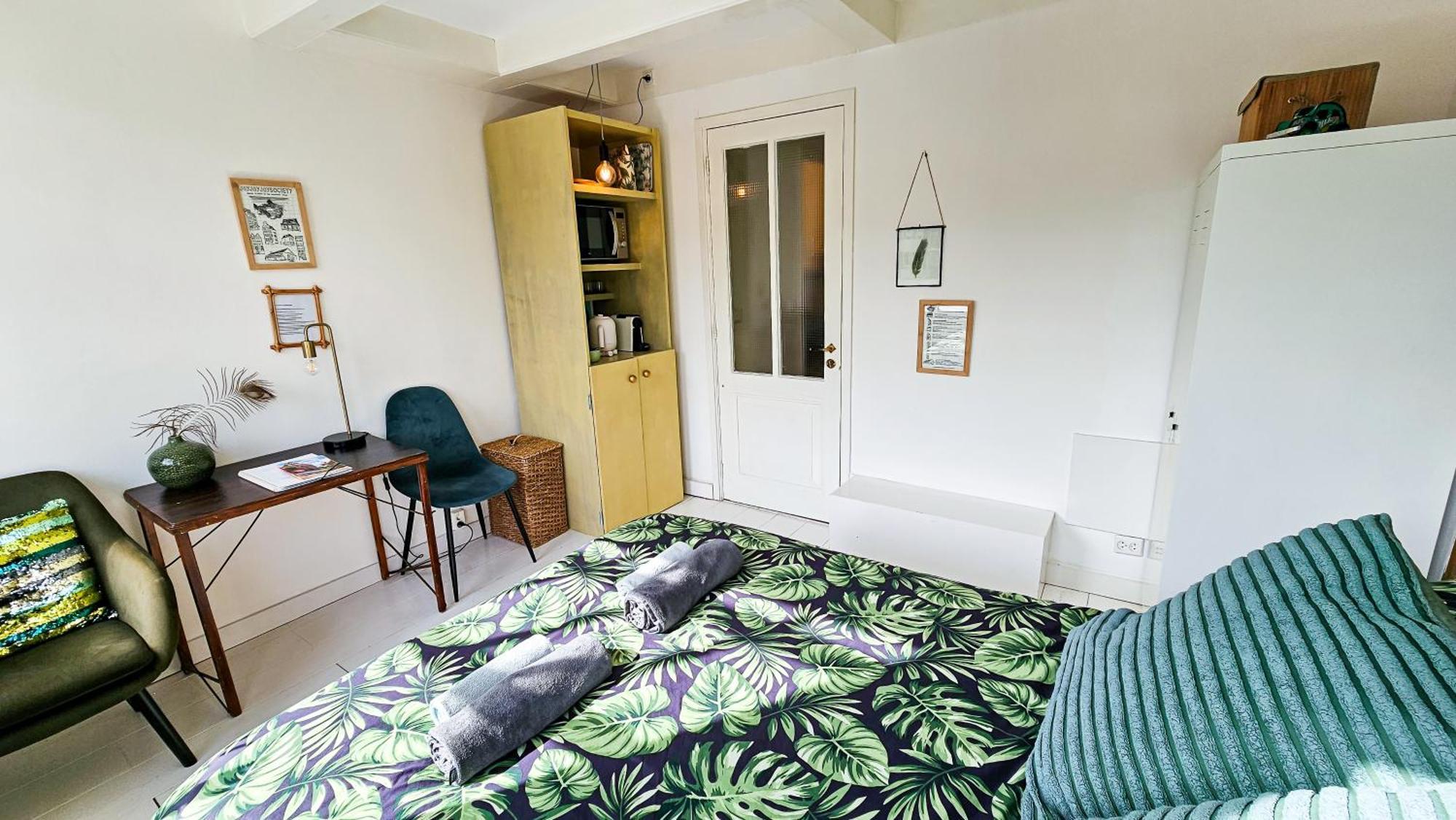Large En-Suite Room In Historic Canalhouse From 1729 Amsterdam Exterior photo