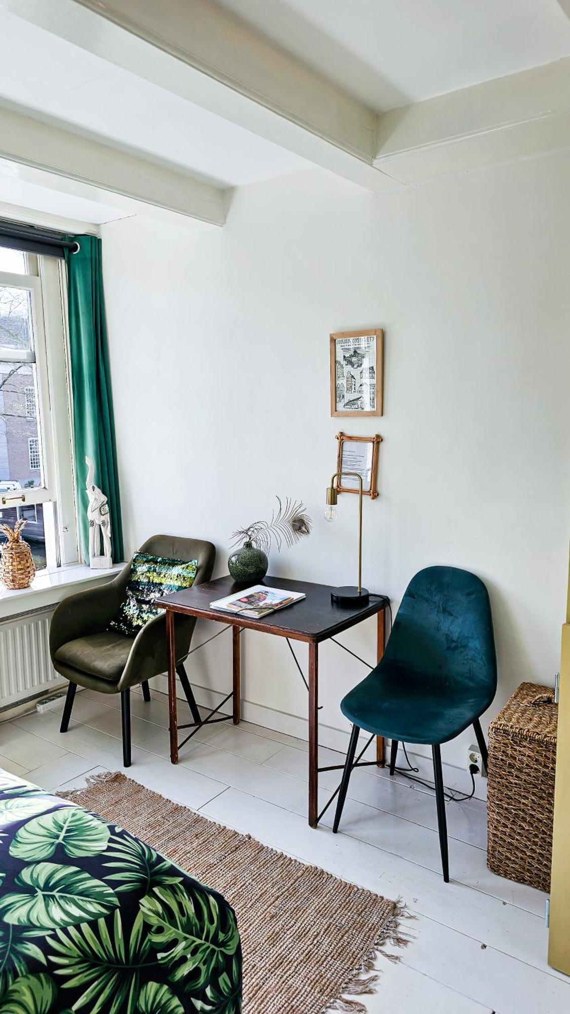 Large En-Suite Room In Historic Canalhouse From 1729 Amsterdam Exterior photo