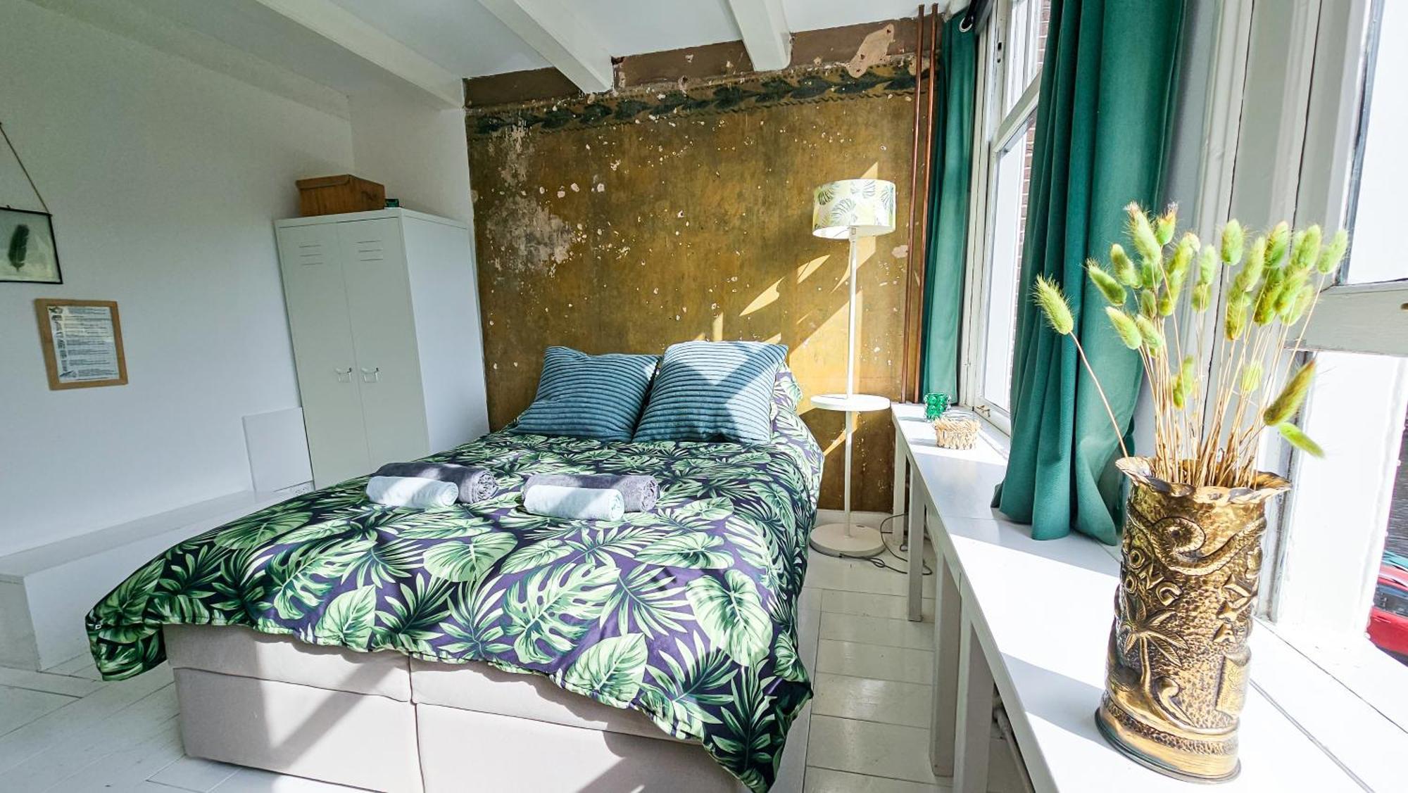 Large En-Suite Room In Historic Canalhouse From 1729 Amsterdam Exterior photo